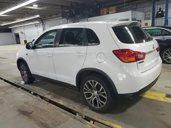 JA4AR3AU1HZ063638 2017 MITSUBISHI OUTLANDER - Image 2