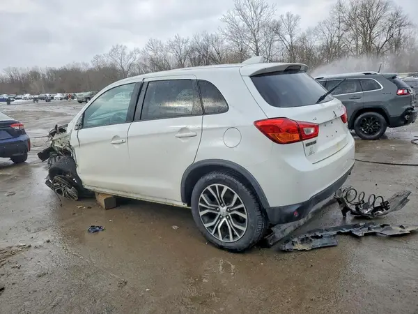 JA4AR3AU1HZ067463 2017 MITSUBISHI OUTLANDER - Image 2