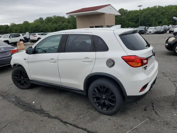 JA4AR3AU1JU004057 2018 MITSUBISHI OUTLANDER - Image 2