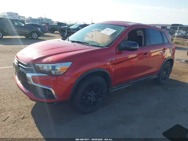 JA4AR3AU1JU005449 2018 MITSUBISHI OUTLANDER - Image 2