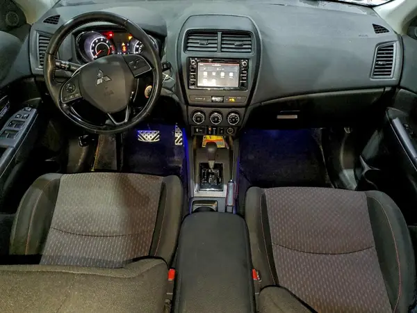 JA4AR3AU1JU007038 2018 MITSUBISHI OUTLANDER - Image 8