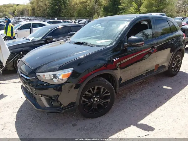JA4AR3AU1JU007914 2018 MITSUBISHI OUTLANDER - Image 2