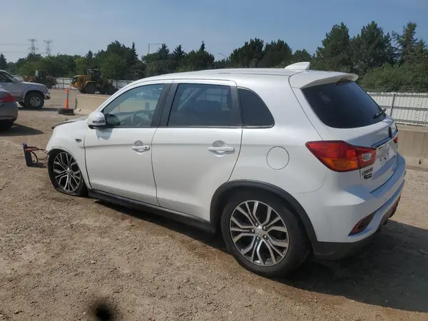 JA4AR3AU1JU011378 2018 MITSUBISHI OUTLANDER - Image 2