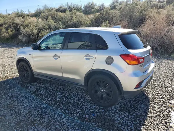 JA4AR3AU1JU011784 2018 MITSUBISHI OUTLANDER - Image 2