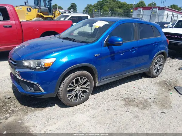 JA4AR3AU1JU013860 2018 MITSUBISHI OUTLANDER - Image 2