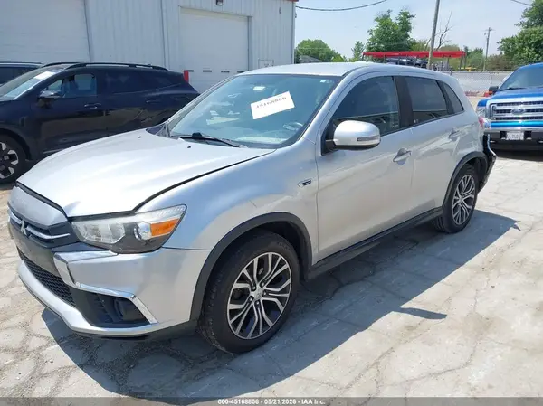 JA4AR3AU1JU017780 2018 MITSUBISHI OUTLANDER - Image 2