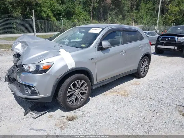JA4AR3AU1JU018587 2018 MITSUBISHI OUTLANDER - Image 2