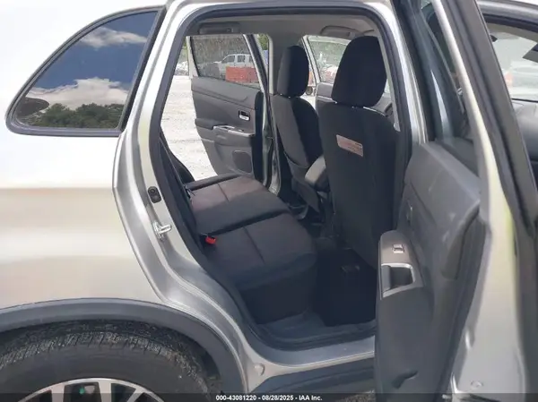 JA4AR3AU1JU018587 2018 MITSUBISHI OUTLANDER - Image 8