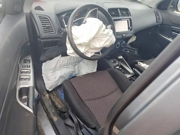 JA4AR3AU1JU022025 2018 MITSUBISHI OUTLANDER - Image 8