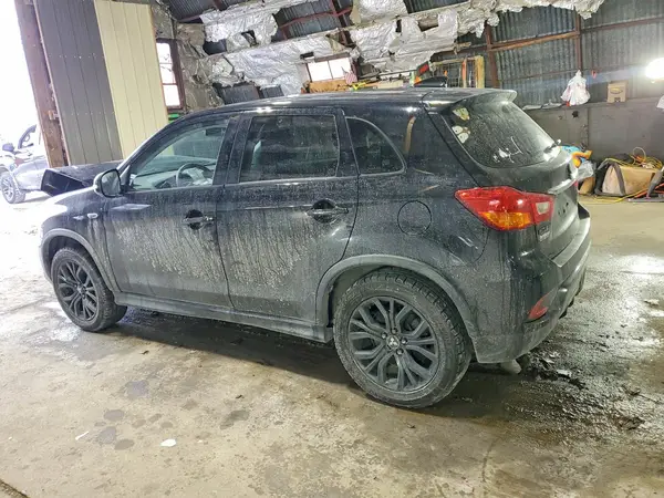 JA4AR3AU1JU022249 2018 MITSUBISHI OUTLANDER - Image 2
