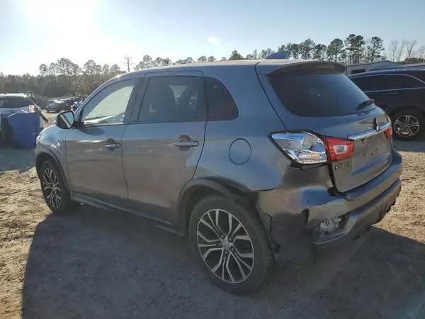 JA4AR3AU1JU022901 2018 MITSUBISHI OUTLANDER - Image 2