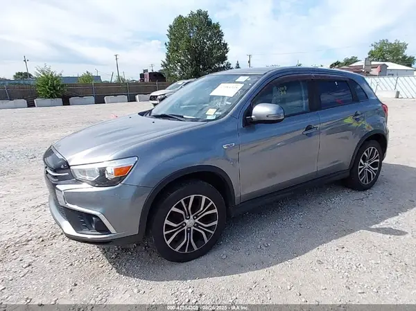 JA4AR3AU1JU023157 2018 MITSUBISHI OUTLANDER - Image 2