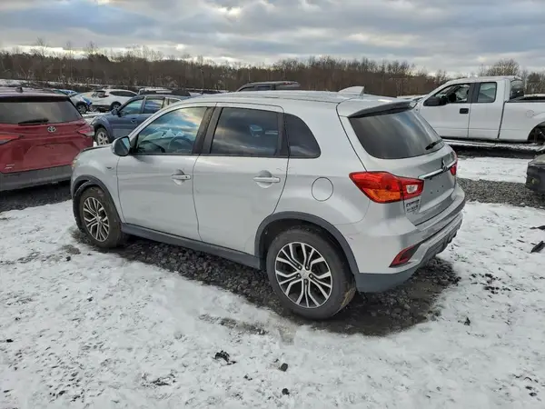 JA4AR3AU1JU025653 2018 MITSUBISHI OUTLANDER - Image 2