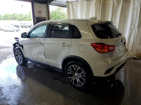 JA4AR3AU1JZ004952 2018 MITSUBISHI OUTLANDER - Image 2