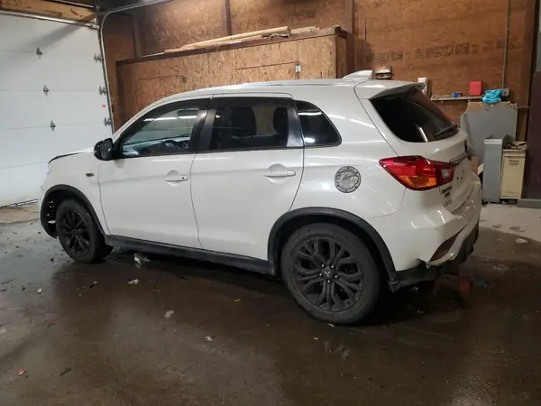 JA4AR3AU1JZ022545 2018 MITSUBISHI OUTLANDER - Image 2