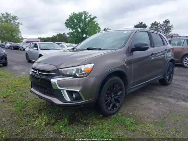 JA4AR3AU1JZ028393 2018 MITSUBISHI OUTLANDER - Image 2