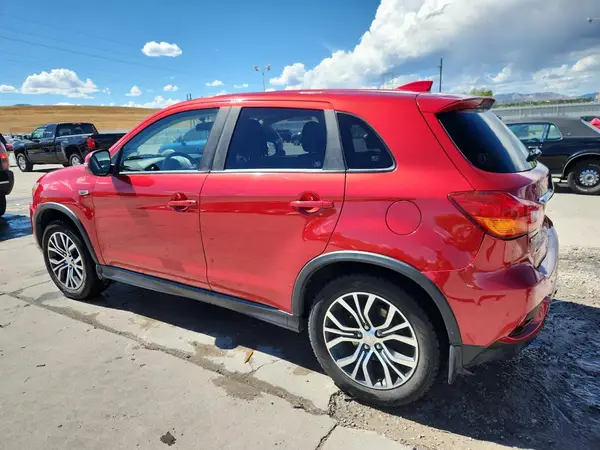 JA4AR3AU1KU001838 2019 MITSUBISHI OUTLANDER - Image 2