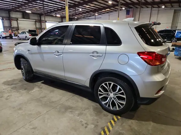 JA4AR3AU1KU003105 2019 MITSUBISHI OUTLANDER - Image 2