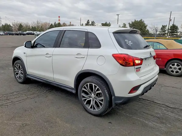 JA4AR3AU1KU005615 2019 MITSUBISHI OUTLANDER - Image 2