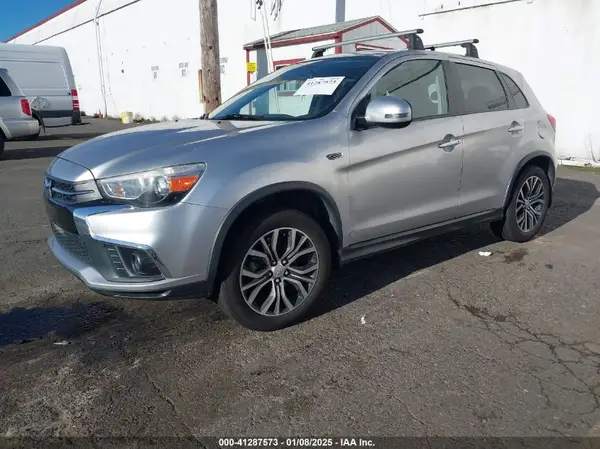 JA4AR3AU1KU007560 2019 MITSUBISHI OUTLANDER - Image 2