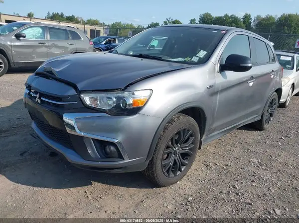 JA4AR3AU1KU016579 2019 MITSUBISHI OUTLANDER - Image 2