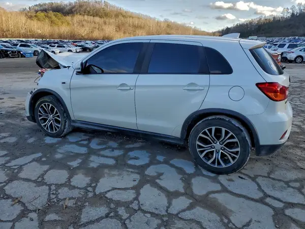 JA4AR3AU1KU019739 2019 MITSUBISHI OUTLANDER - Image 2