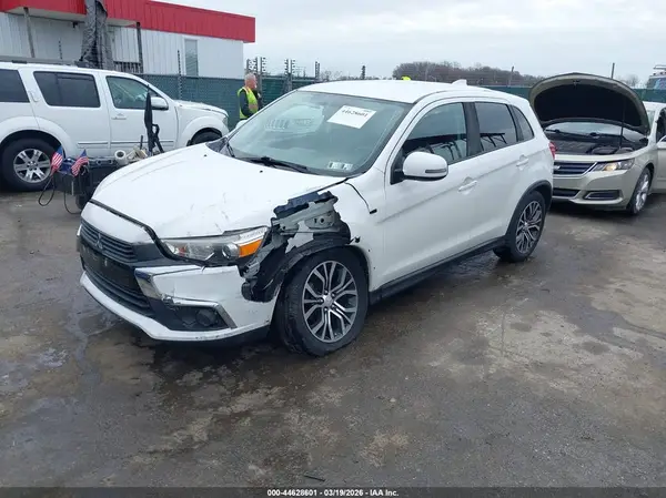 JA4AR3AU2HZ001391 2017 MITSUBISHI OUTLANDER - Image 2