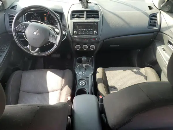 JA4AR3AU2HZ002136 2017 MITSUBISHI OUTLANDER - Image 8