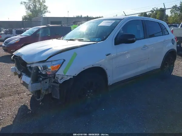 JA4AR3AU2HZ067620 2017 MITSUBISHI OUTLANDER - Image 2