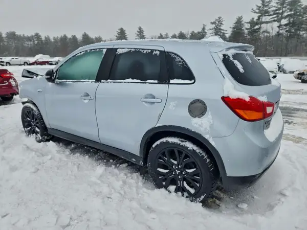 JA4AR3AU2HZ068797 2017 MITSUBISHI OUTLANDER - Image 2