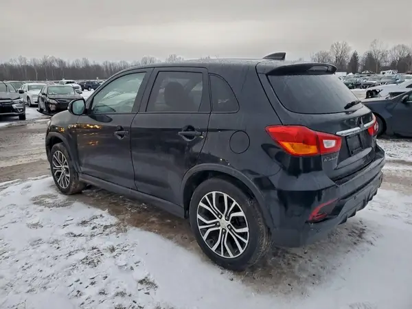 JA4AR3AU2JU004083 2018 MITSUBISHI OUTLANDER - Image 2