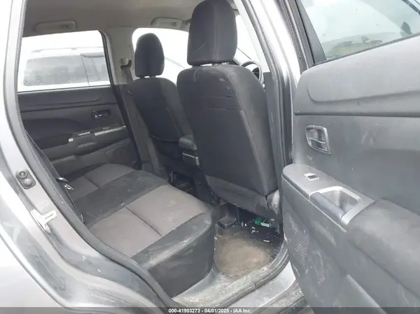 JA4AR3AU2JU005511 2018 MITSUBISHI OUTLANDER - Image 8