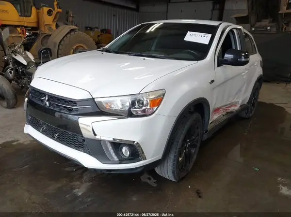 JA4AR3AU2JU005976 2018 MITSUBISHI OUTLANDER - Image 2