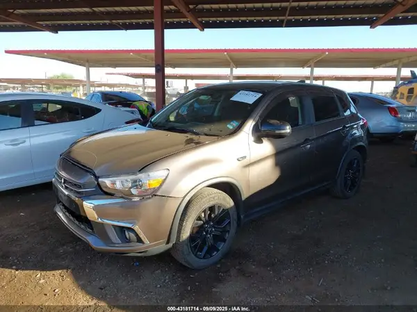 JA4AR3AU2JU008764 2018 MITSUBISHI OUTLANDER - Image 2
