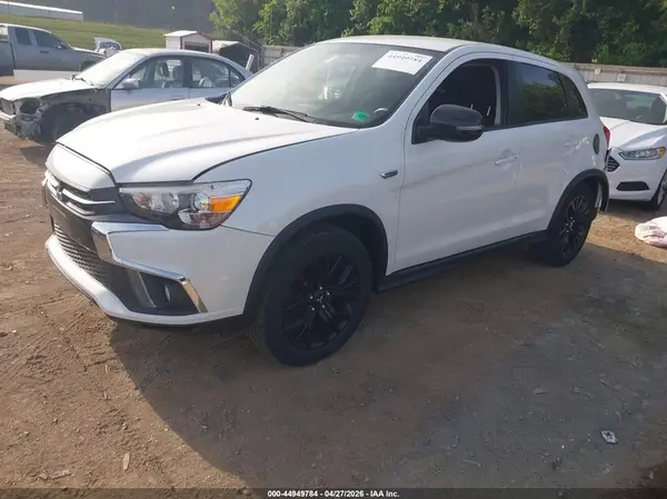 JA4AR3AU2JU008893 2018 MITSUBISHI OUTLANDER - Image 2