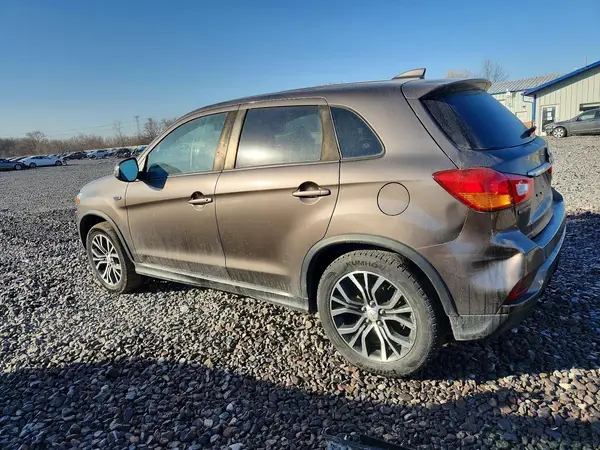 JA4AR3AU2JU010014 2018 MITSUBISHI OUTLANDER - Image 2