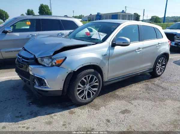 JA4AR3AU2JU011406 2018 MITSUBISHI OUTLANDER - Image 2