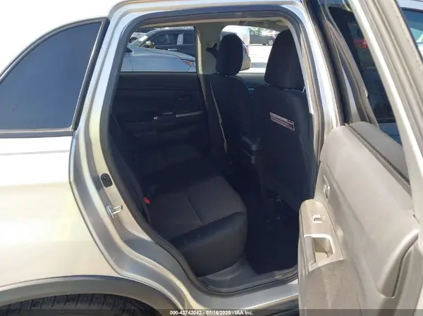 JA4AR3AU2JU011406 2018 MITSUBISHI OUTLANDER - Image 8