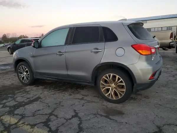 JA4AR3AU2JU013141 2018 MITSUBISHI OUTLANDER - Image 2