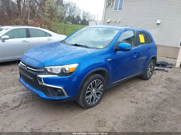 JA4AR3AU2JU013351 2018 MITSUBISHI OUTLANDER - Image 2