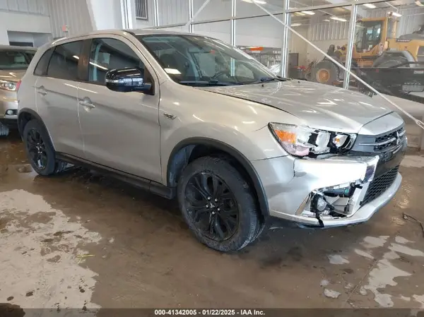JA4AR3AU2JU015004 2018 MITSUBISHI OUTLANDER - Image 1