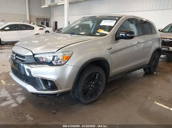 JA4AR3AU2JU015004 2018 MITSUBISHI OUTLANDER - Image 2