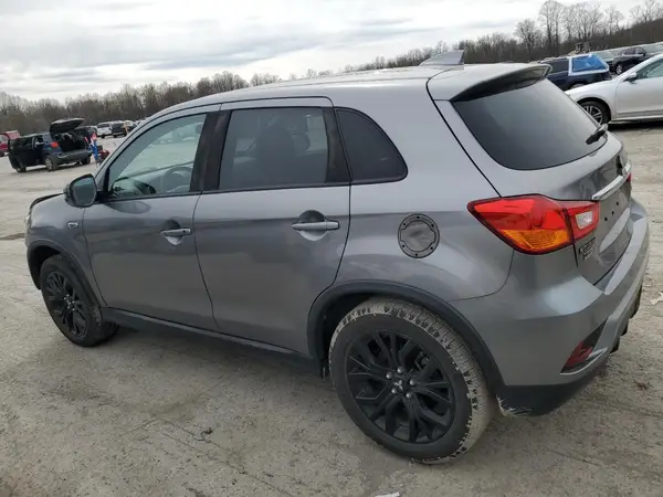 JA4AR3AU2JU015066 2018 MITSUBISHI OUTLANDER - Image 2