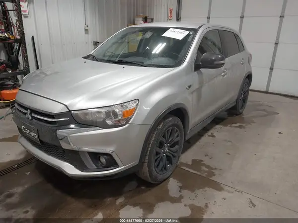 JA4AR3AU2JU016086 2018 MITSUBISHI OUTLANDER - Image 2