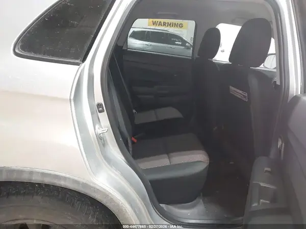 JA4AR3AU2JU016086 2018 MITSUBISHI OUTLANDER - Image 8