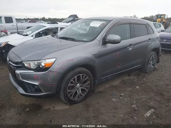 JA4AR3AU2JU020753 2018 MITSUBISHI OUTLANDER - Image 2