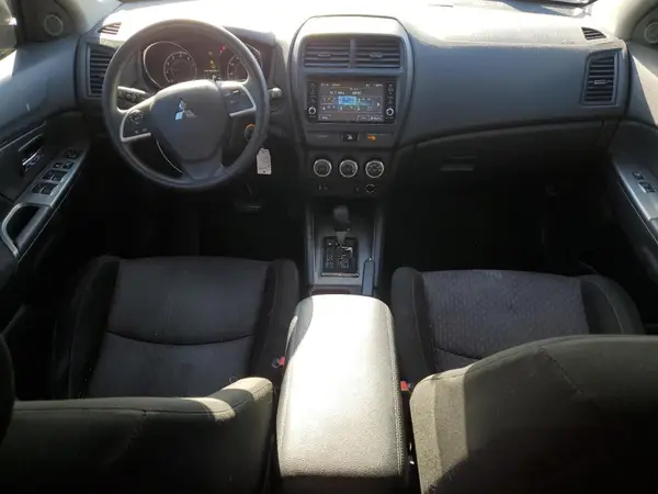 JA4AR3AU2JU021790 2018 MITSUBISHI OUTLANDER - Image 8