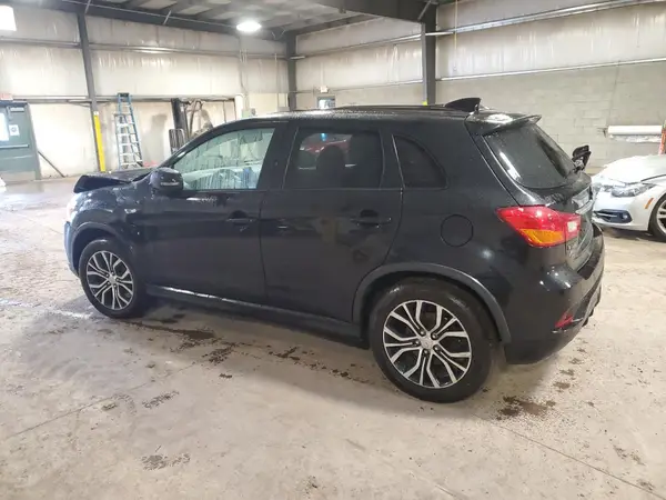 JA4AR3AU2JZ001459 2018 MITSUBISHI OUTLANDER - Image 2