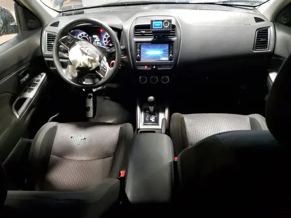 JA4AR3AU2JZ001459 2018 MITSUBISHI OUTLANDER - Image 8