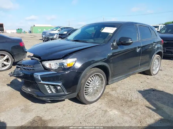 JA4AR3AU2JZ003194 2018 MITSUBISHI OUTLANDER - Image 2